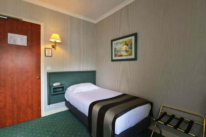 Room 4 of 28