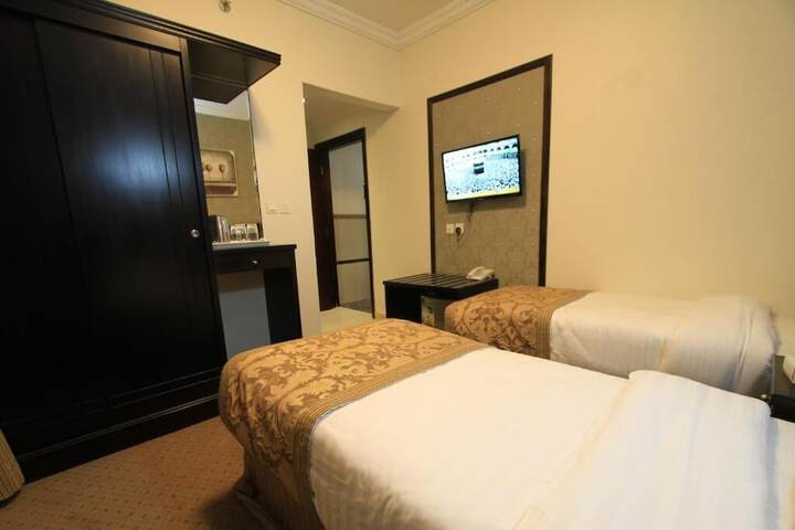 Room 10 of 48