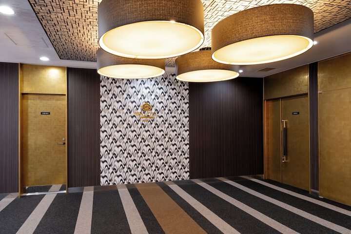 Entrance & Lobby