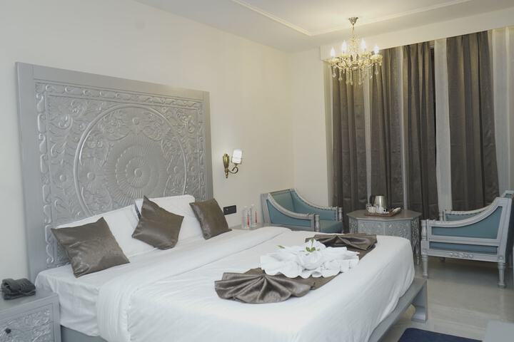 Room 16 of 136