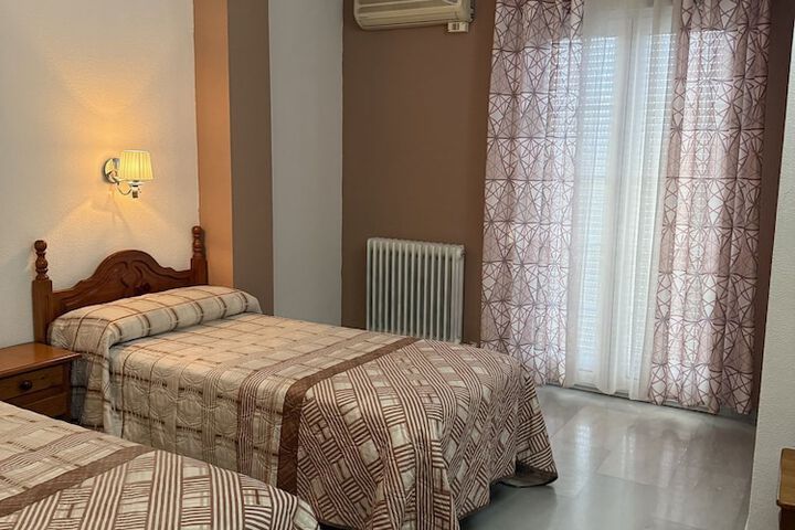 Room 44 of 127
