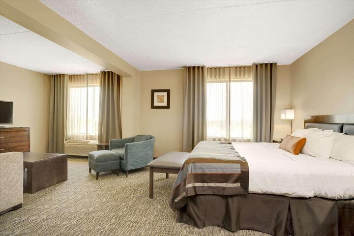 1 King Bed (2 of 28)