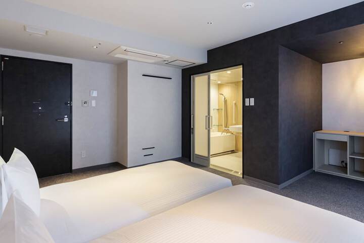 Room 10 of 51