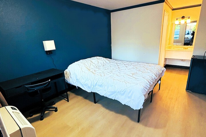 Room 11 of 24