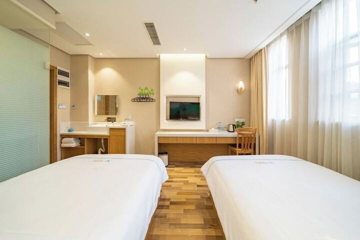 Room 2 of 48