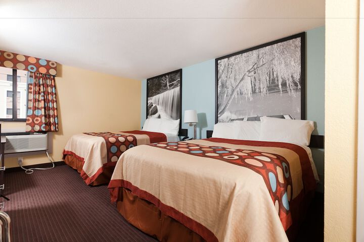 2 Queen Beds Mobility Hearing Accessible Room Roll in Shower (41 of 46)