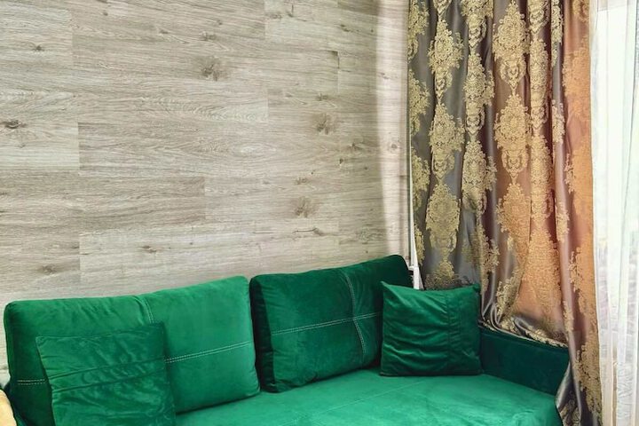 Room 15 of 106
