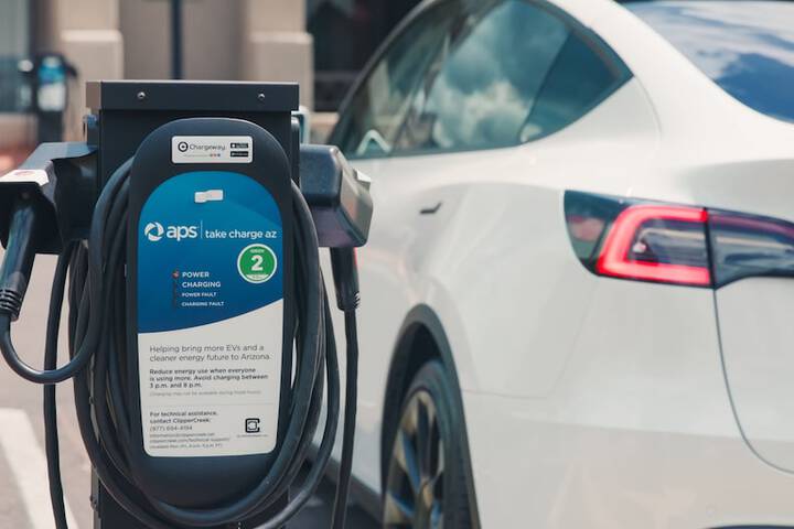 Electric vehicle charging station