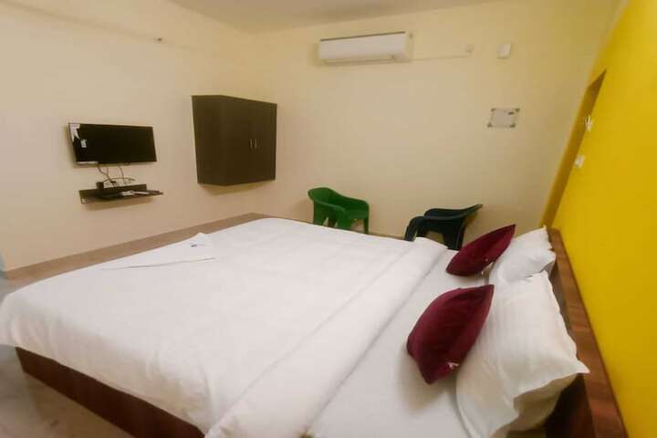 Room 4 of 5