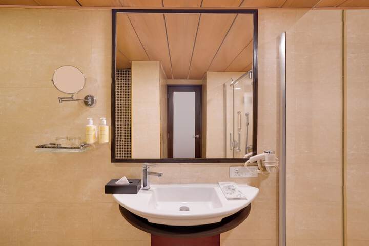 Room 35 of 53