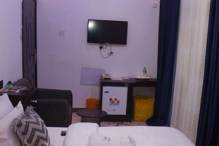 Room 13 of 26