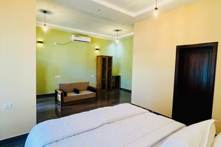 Room 2 of 12