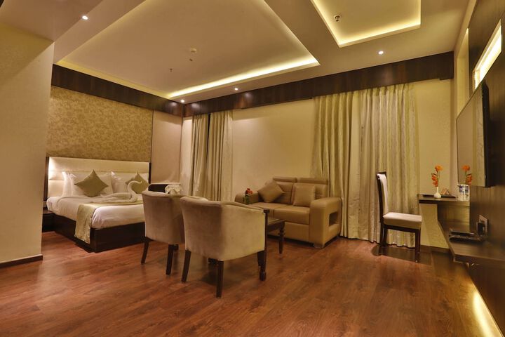 Room 3 of 28