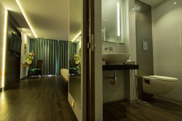 Room 33 of 79