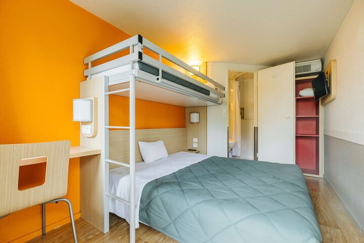 Room 9 of 46