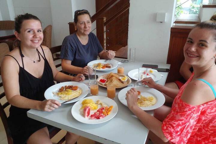 Dining 104 of 170