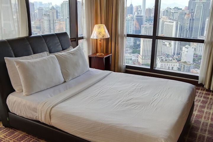 Room 8 of 28
