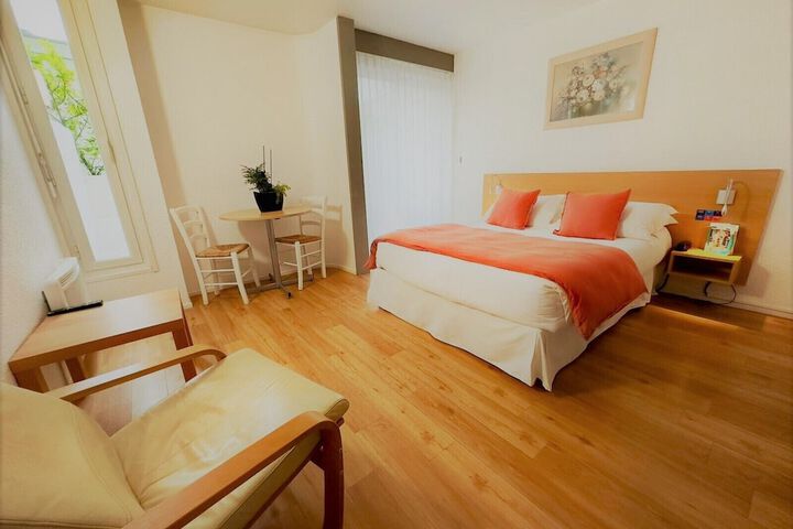 Room 3 of 8