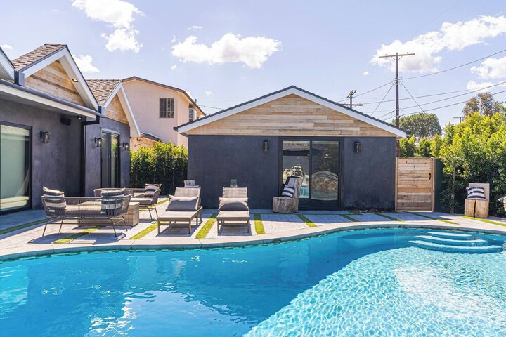 Pool 66 of 103