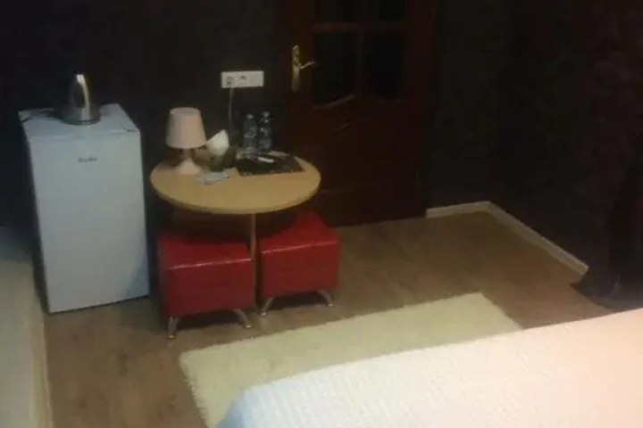 Room 8 of 14