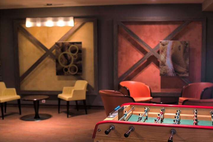 Lounge 147 of 176