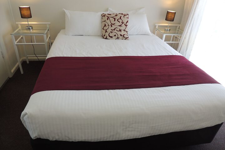Room 32 of 99
