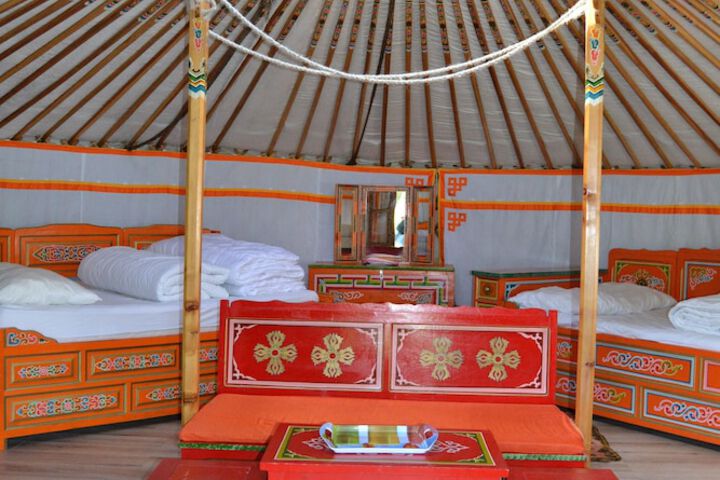 Room 6 of 33