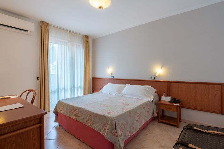 Room 8 of 42
