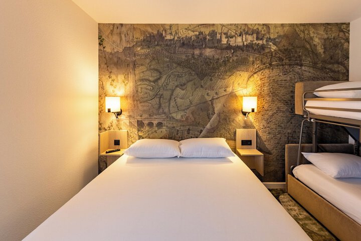 Room 26 of 105