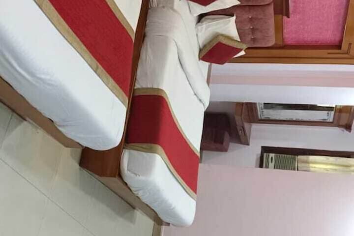 Room 6 of 11