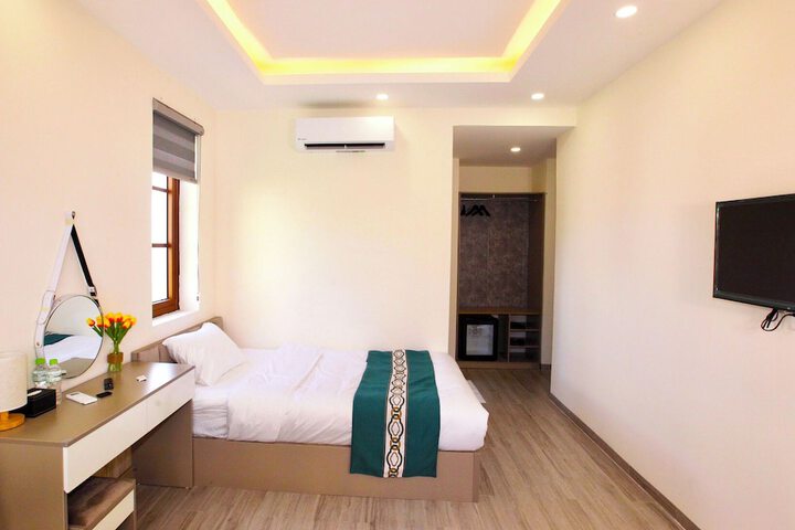 Room 26 of 38