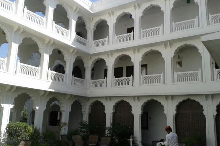 Hotel Entry