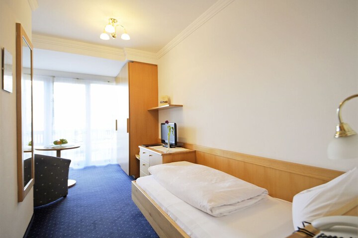 Room 32 of 77