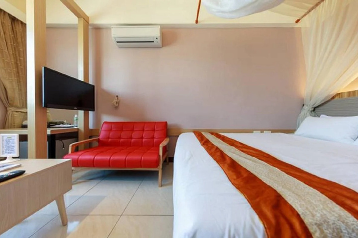 Room 2 of 18