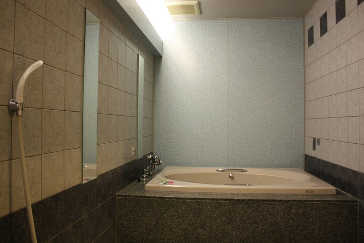 Room 12 of 19