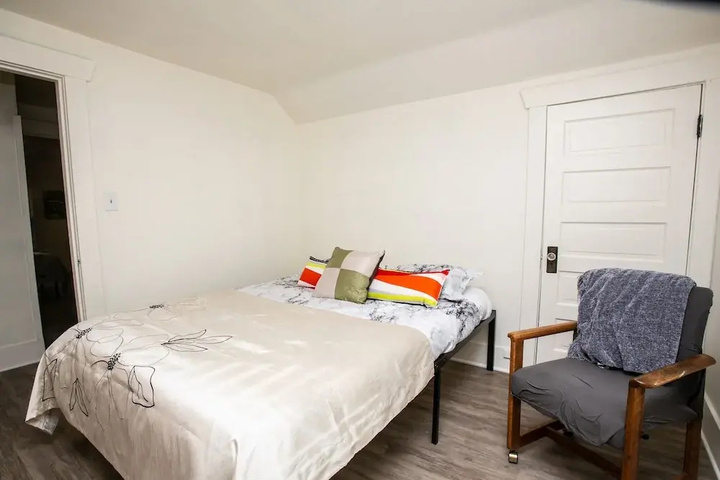 Room 6 of 19
