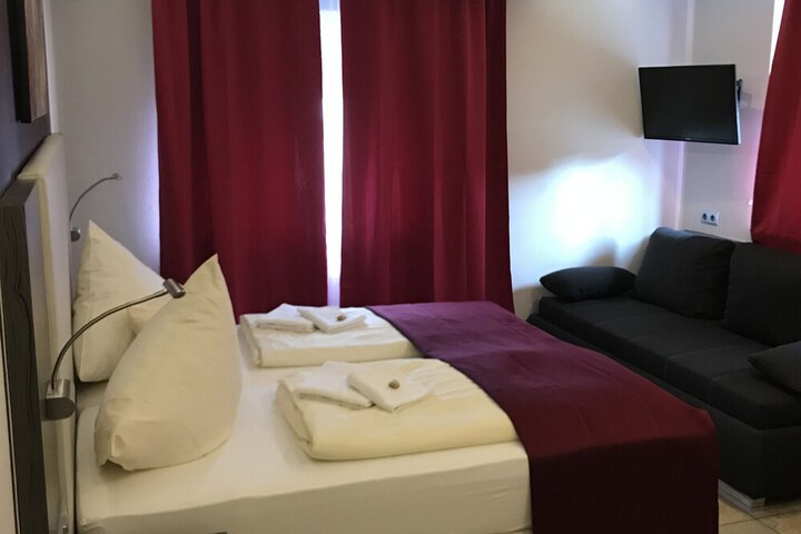 Room 9 of 63