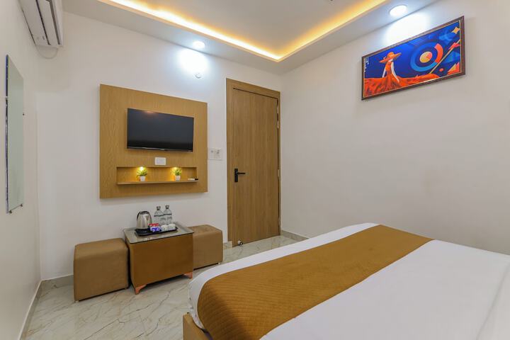 Room 10 of 34