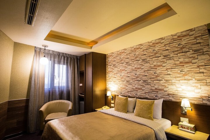 Room 8 of 23