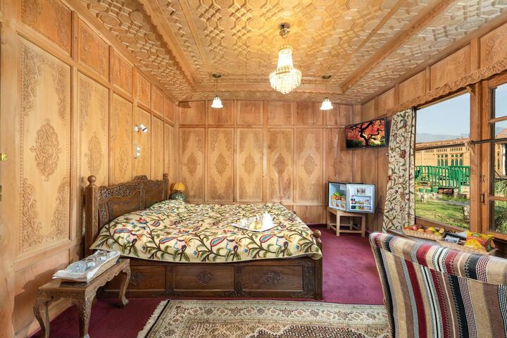 Room 8 of 28