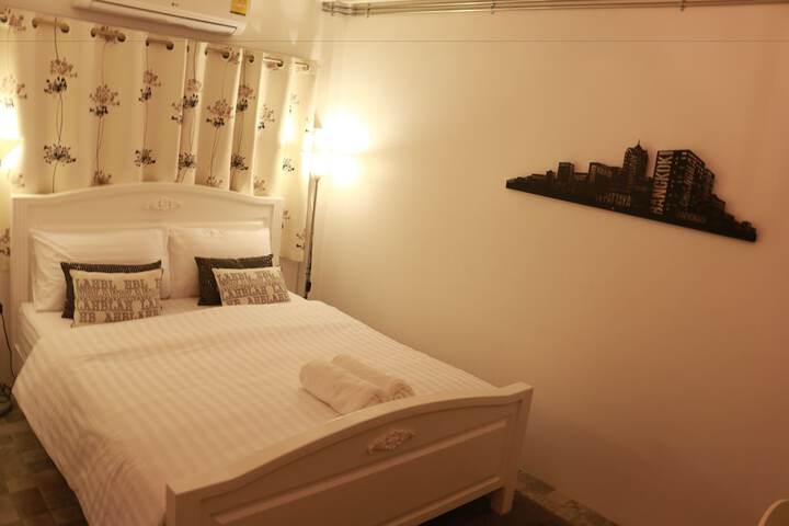 Room 14 of 37