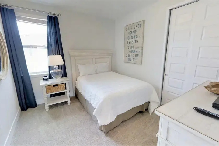 Room 2 of 20