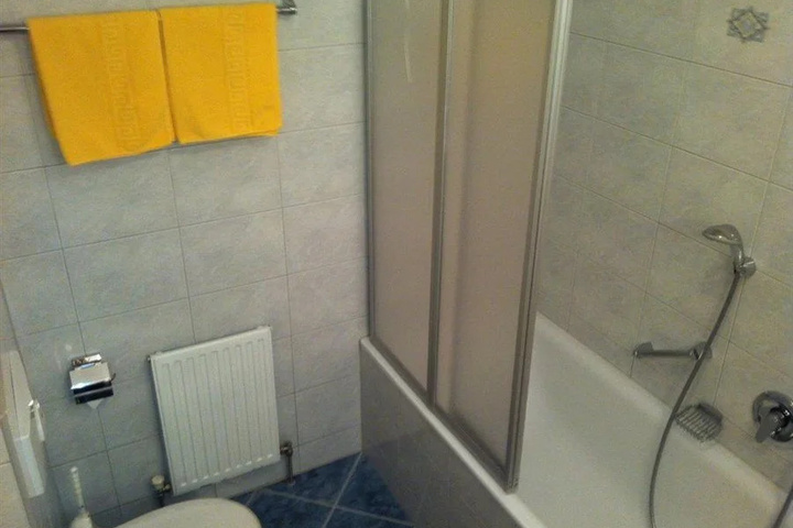 Room 8 of 21