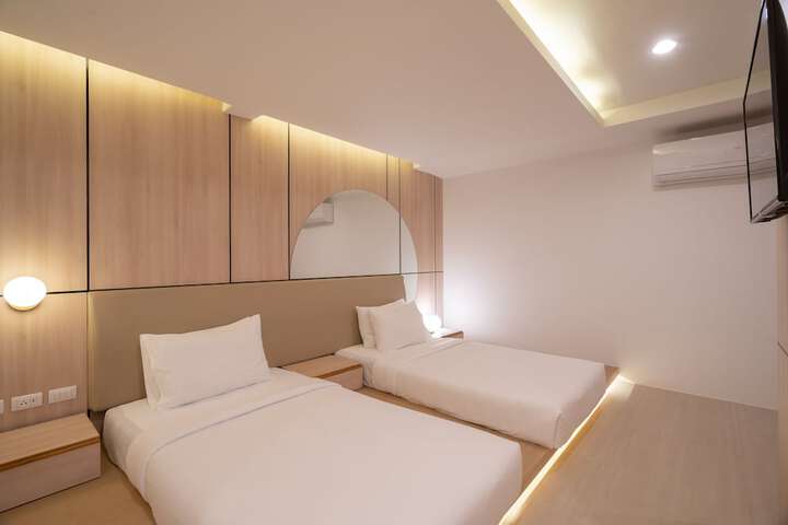 Room 10 of 63
