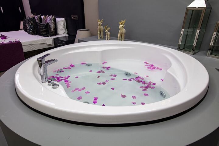 Jetted tub