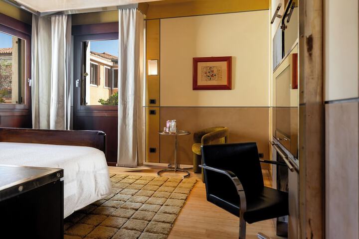 Room 47 of 119