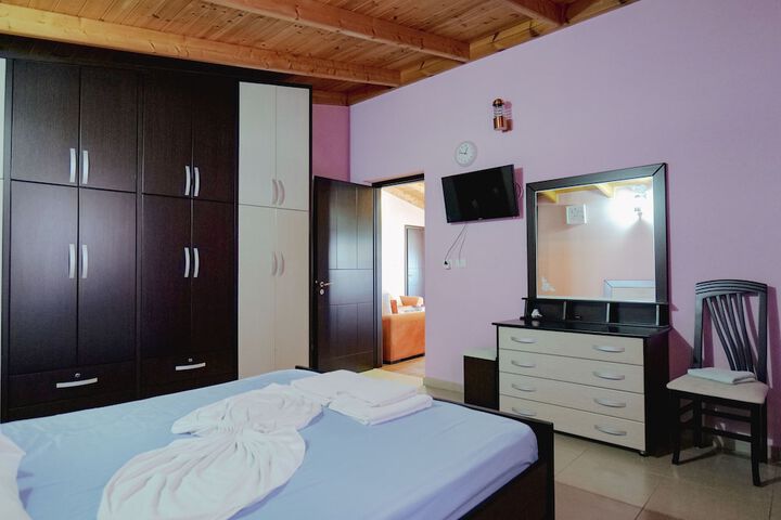 Room 3 of 68