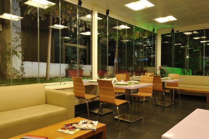 Dining 10 of 17