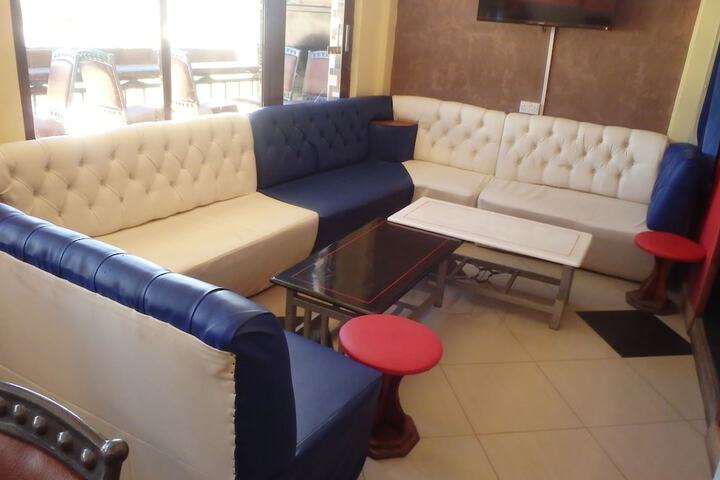 Lounge 19 of 27
