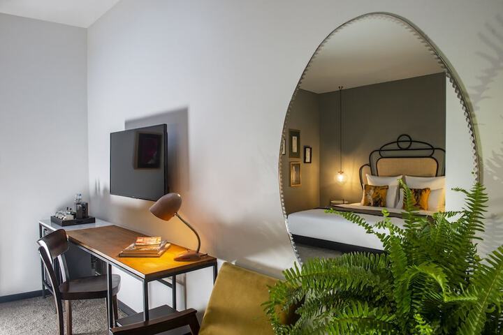 Room 21 of 43